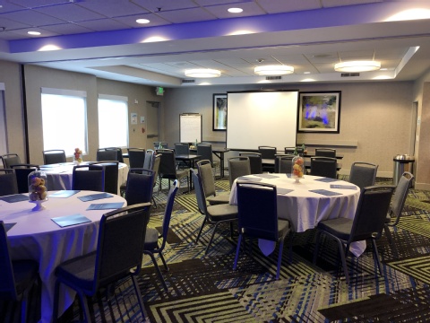 Holiday Inn Express & Suites Sacramento Airport Natomas , CA 95834 near Sacramento International Airport View Point 10