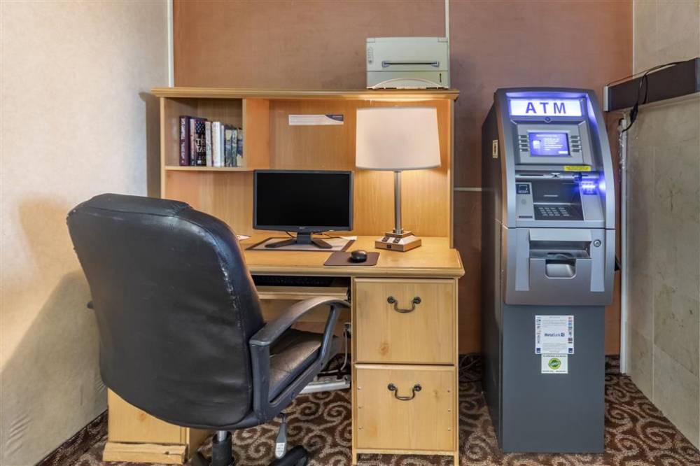 Econo Lodge 4